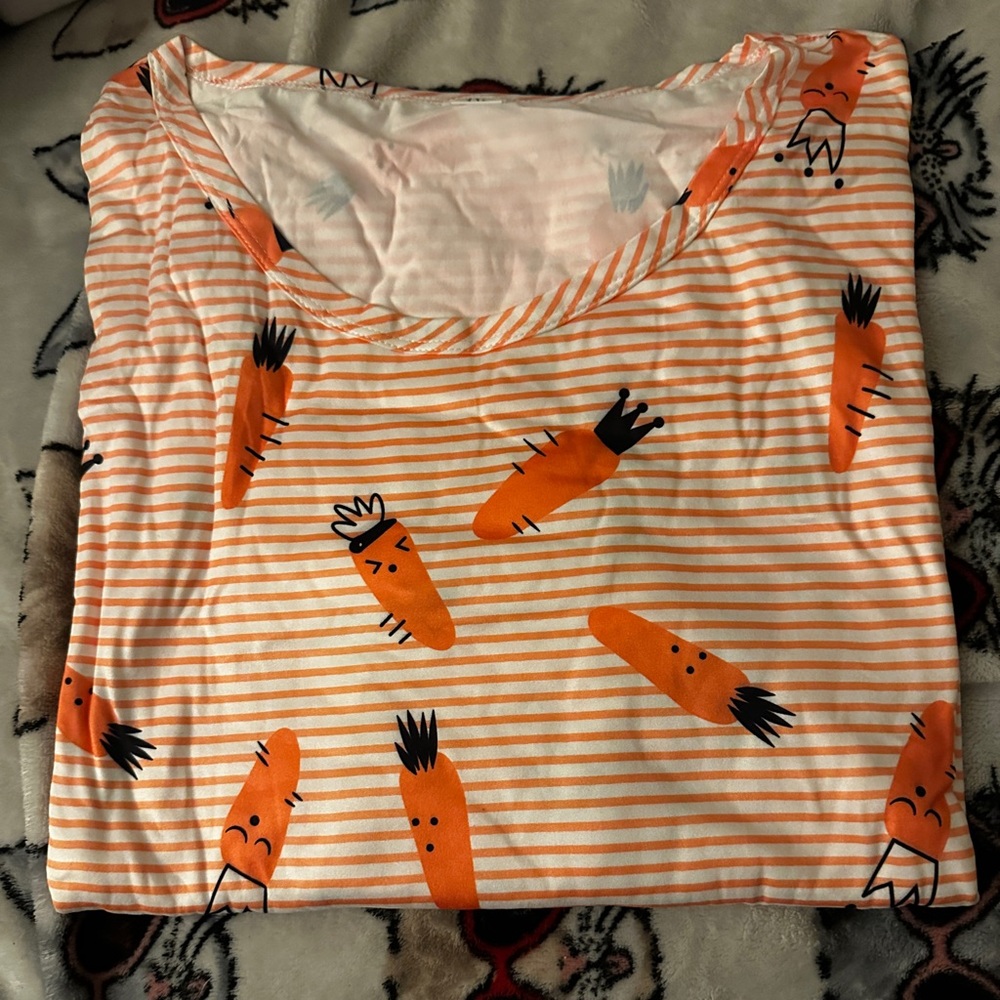 BN Saster Nightgown Shirt. Striped with Carrots Pyjamas. SHEIN 3 XL